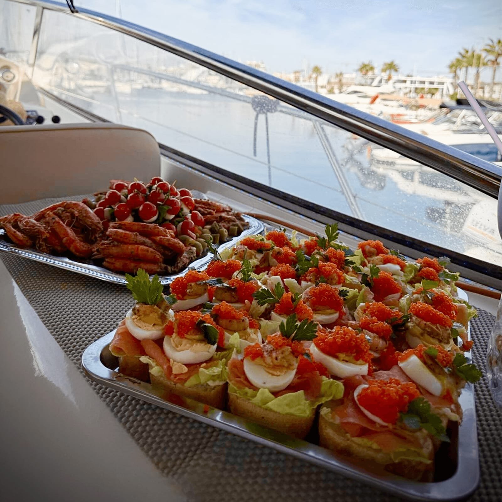 Una fiesta de cumpleaños en un yate image 3