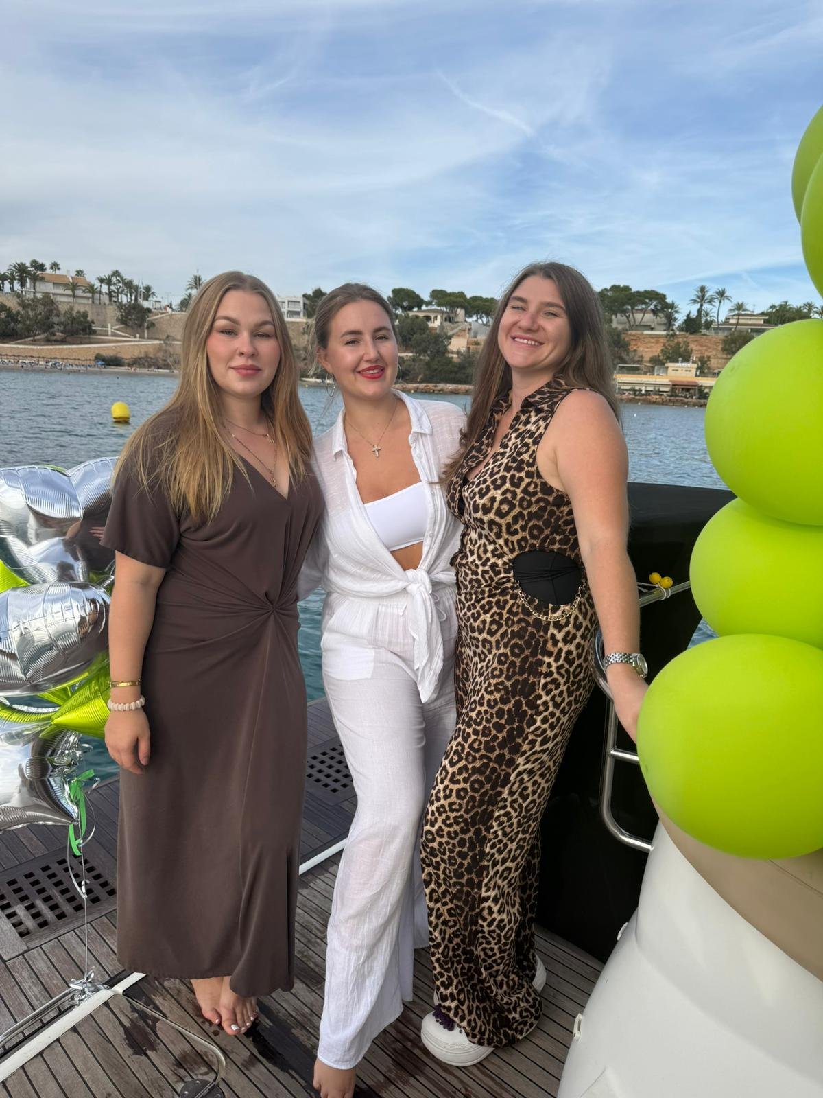 Una fiesta de cumpleaños en un yate image 8