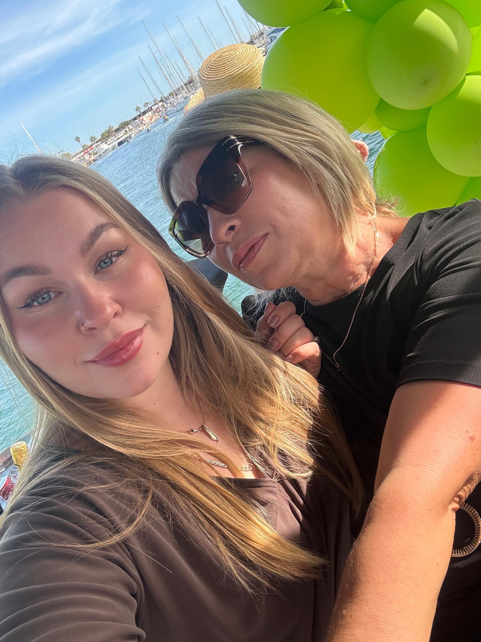 Una fiesta de cumpleaños en un yate image 5