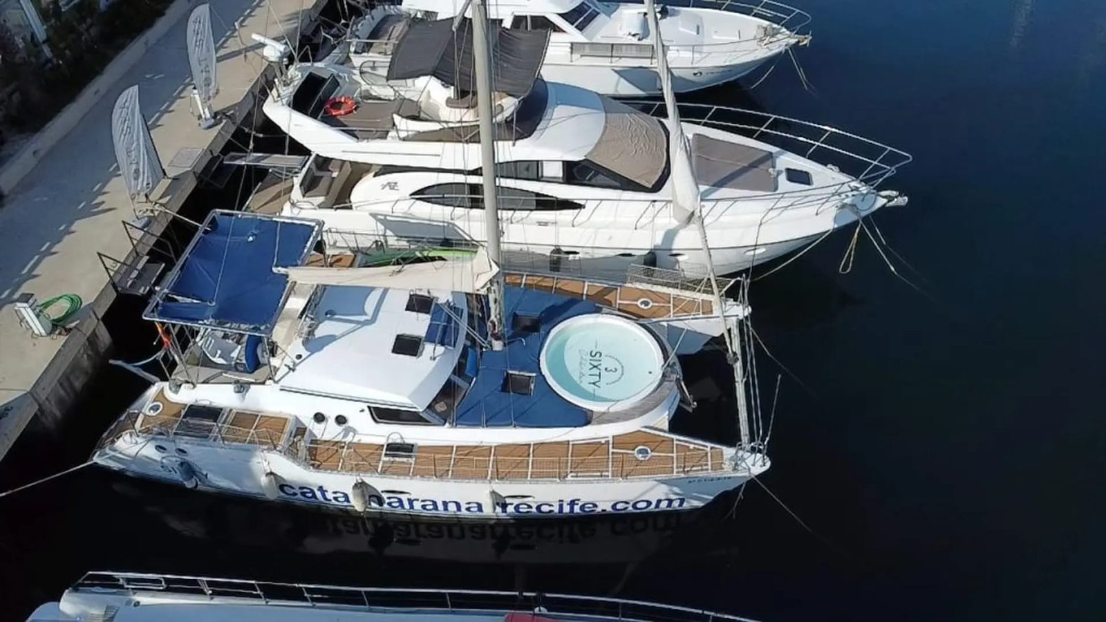 Catamarán Arrecife image 2