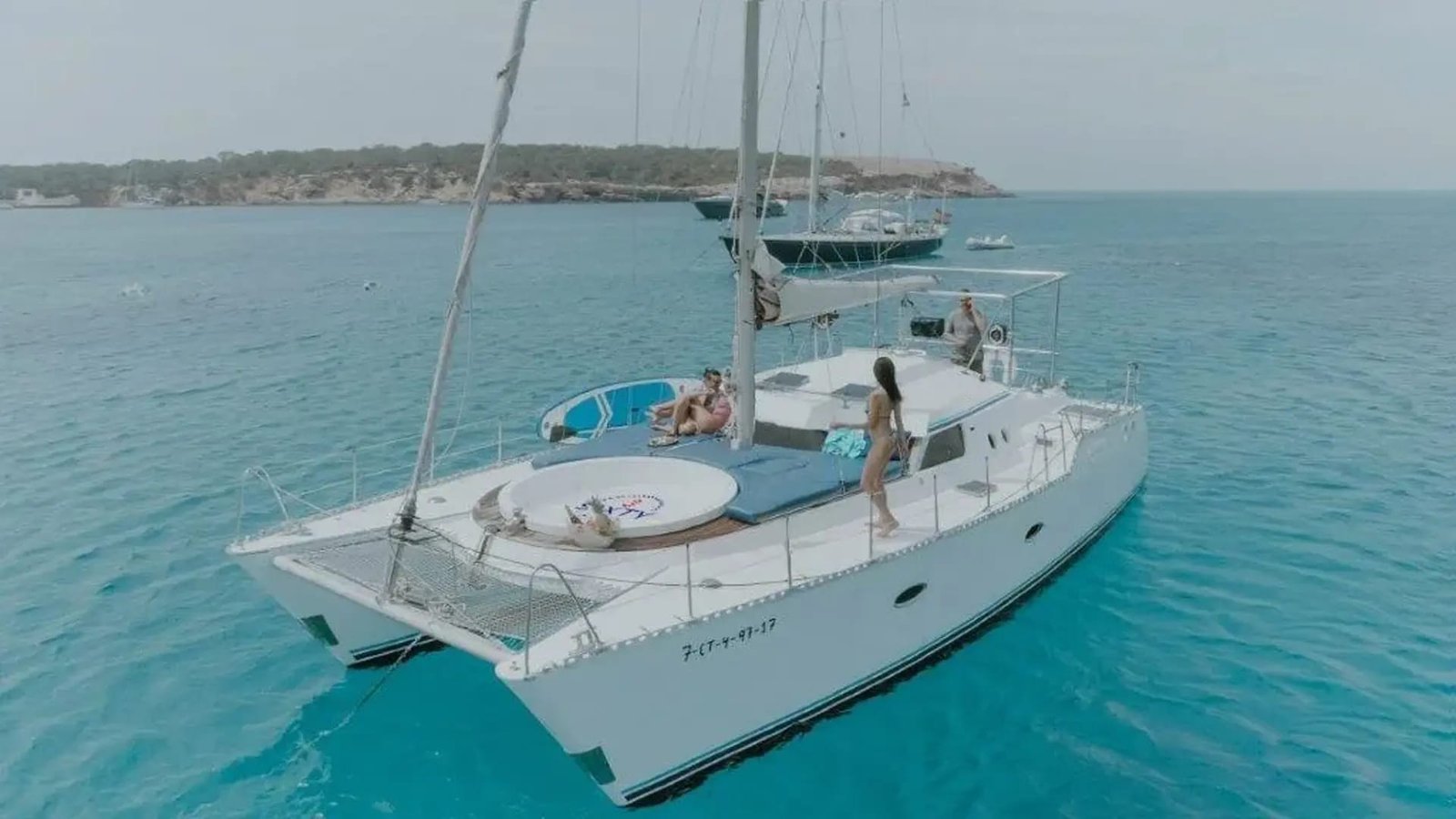 Catamarán Arrecife image 6