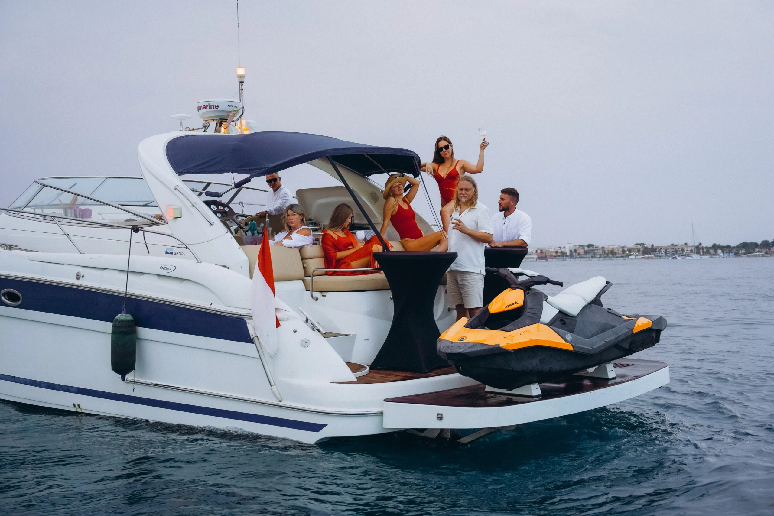 Yach Tour 3 Hours - 85€ image 3